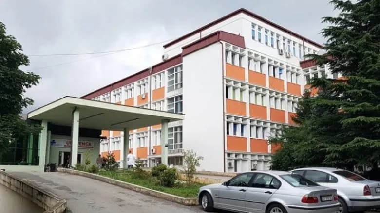 Kjo është gjendja e edukatores që u godit nga një mjet i fortë – Spitali i Pejës del me detaje