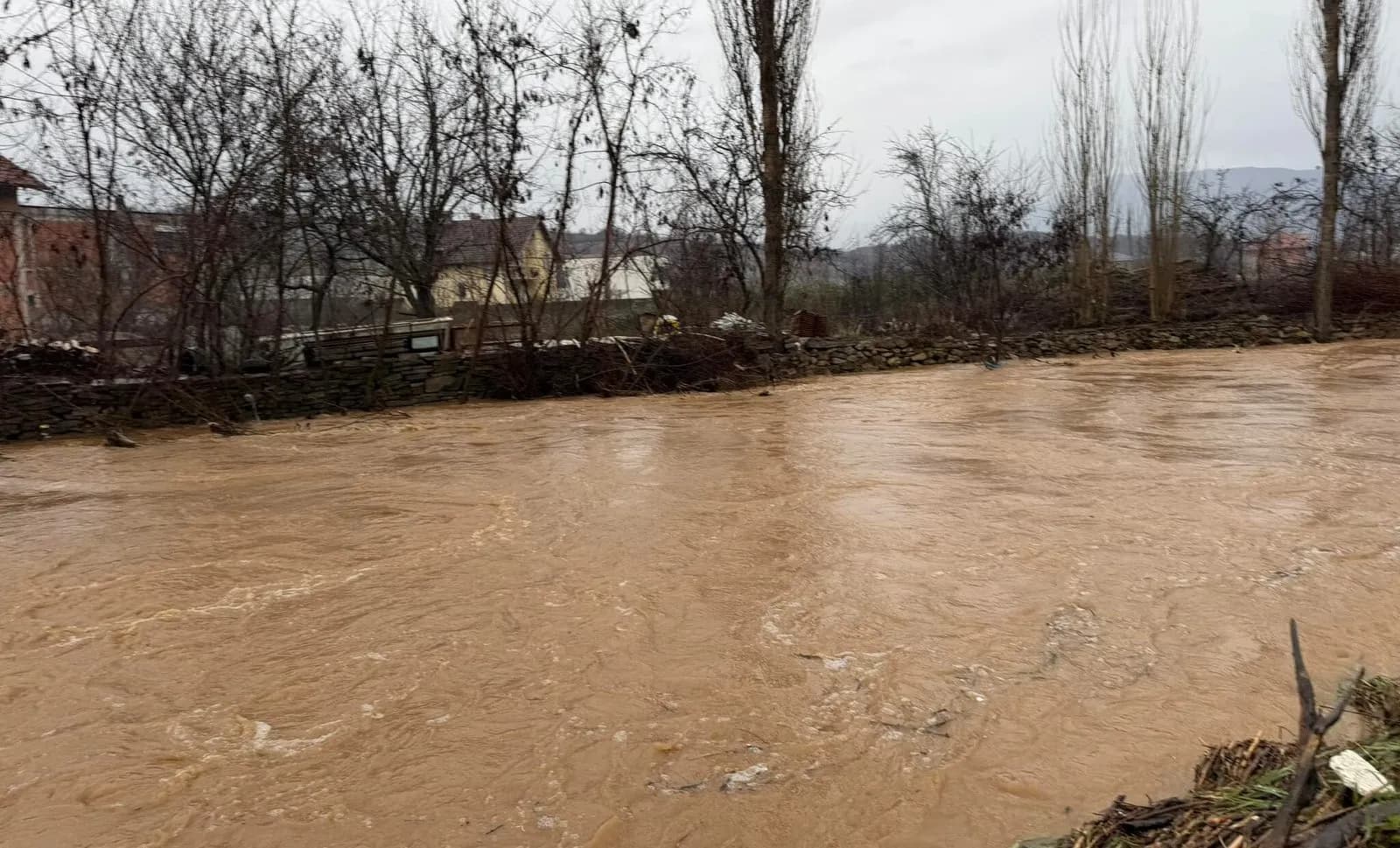 Komuna e Suharekës hap afatin për aplikim për vlerësimin e dëmeve nga vërshimet
