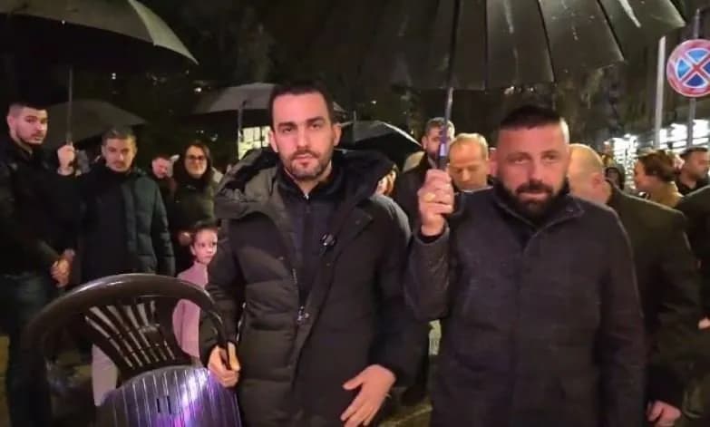 Lapaj rikthehet para Kryeministrisë: Do vazhdoj të qëndroj këtu, është detyrë qytetare