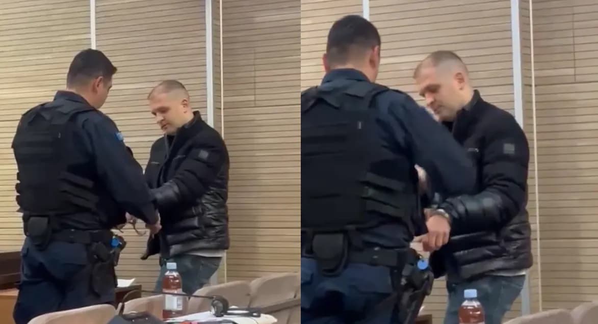 Naim Murseli kërkon të konsultohet me avokatët e tij para nisjes së seancës, largohet nga salla