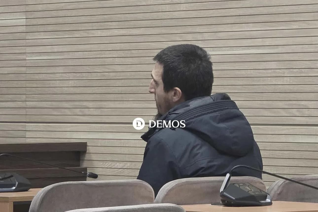 Nis seanca ndaj arsimtarit që akuzohet se hodhi në mbeturina flamurin kombëtar dhe plisin