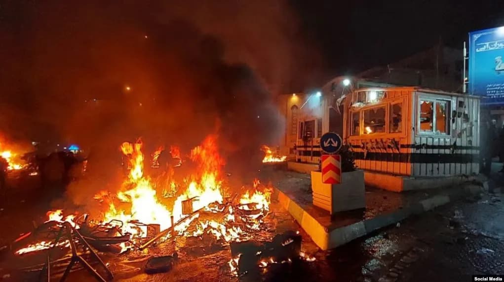 Numri i viktimave nga protestat në Iran mund ta kalojë shifrën prej 30.000, sipas një raporti
