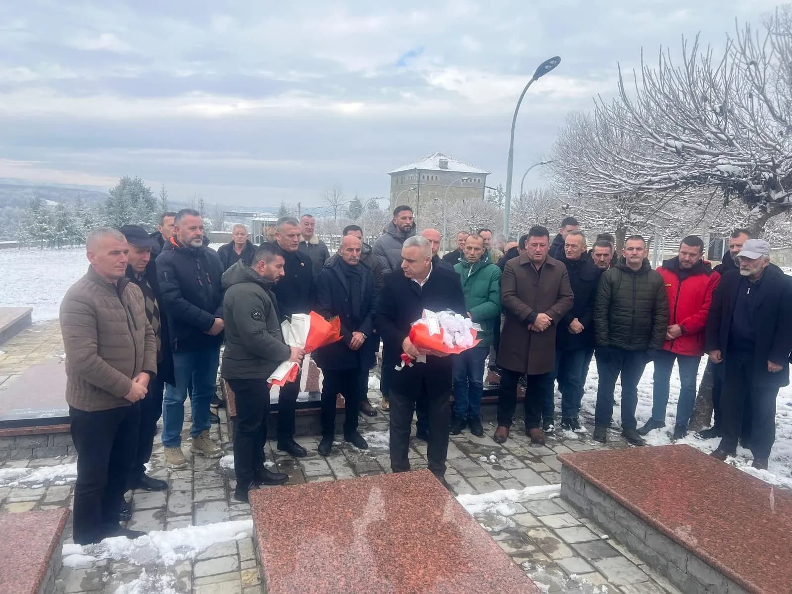 OVL-UÇK në Deçan bën homazhe në përvjetorin e rënies së dëshmorëve Qelë Ukaj, Zef Gjokaj e Nik Hajdaraj