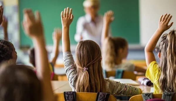 Partia Popullore në Zvicër kërkon më pak nxënës me prejardhje të huaj në shkollat zvicerane: Po ulët cilësia e mësimit