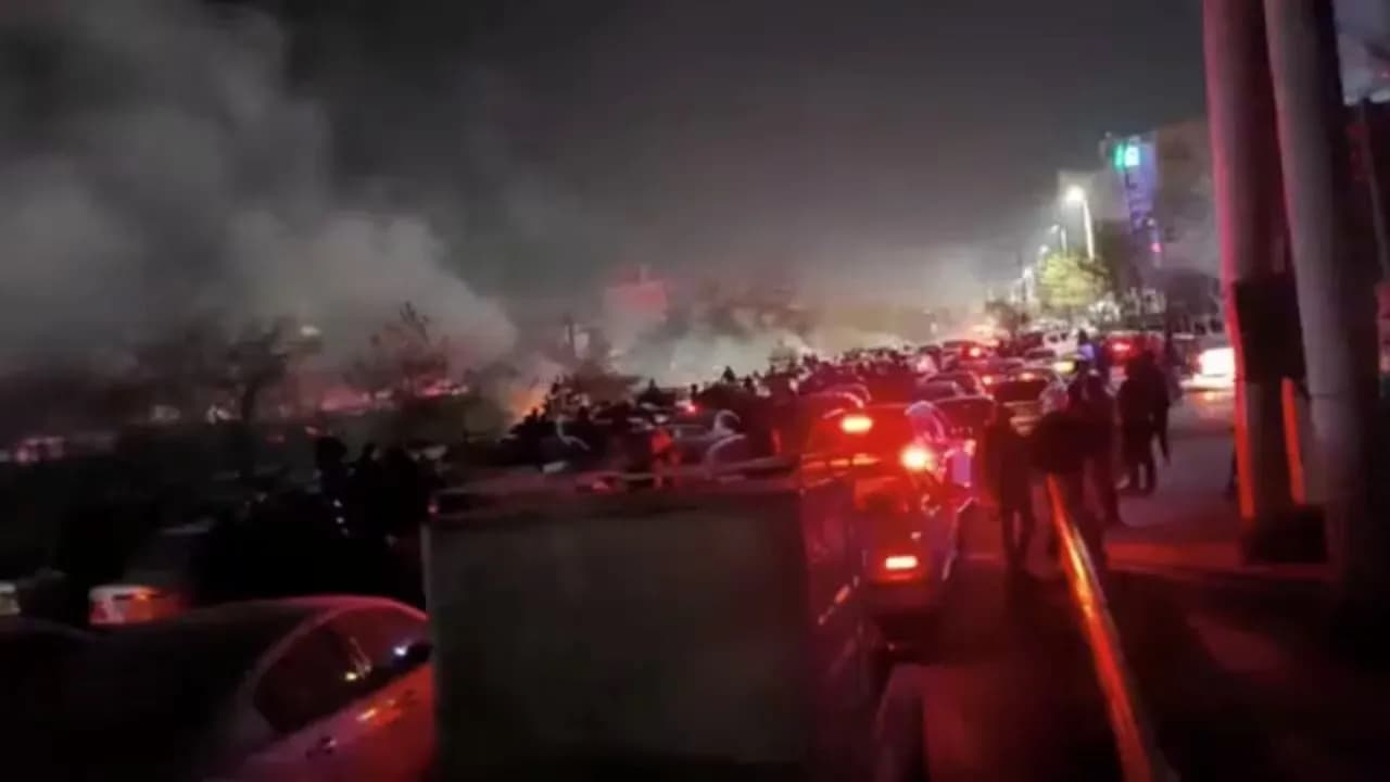 Protestat masive anti-qeveritare në Iran, ndërprerje e internetit qe 60 orë
