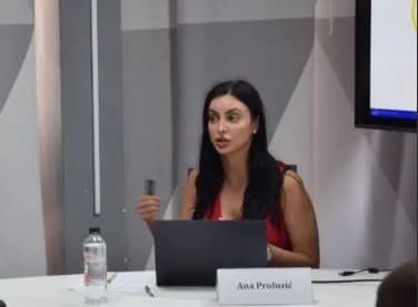 Publikohet audioincizimi i zyrtares së Gjykatës Speciale duke iu ligjëruar nxënësve në Kosovë se UÇK-ja kreu krime