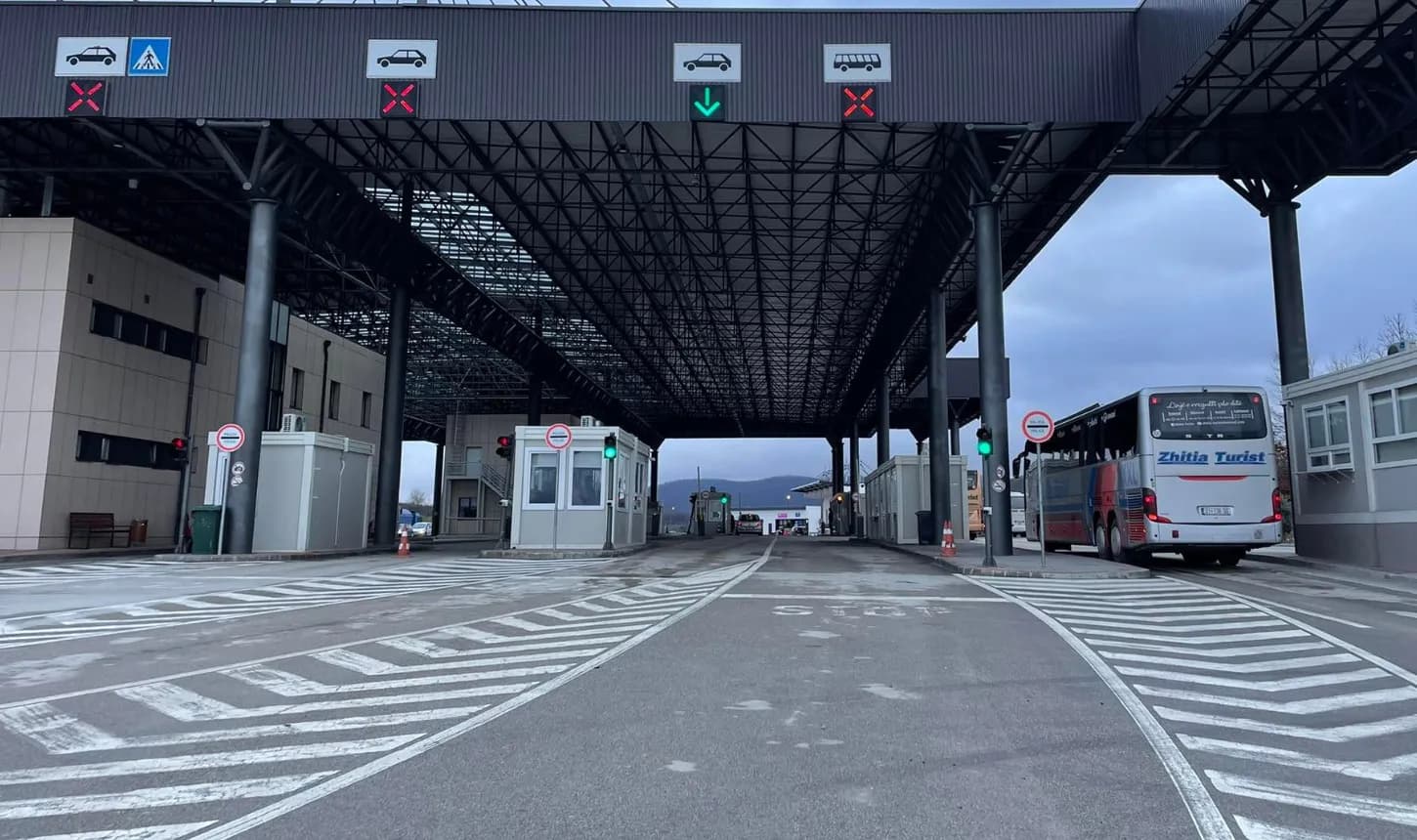 Qendra për Menaxhim Kufitar del me njoftim: Ka nisur qarkullimi i mauneve dhe mjeteve të tjera transportuese në kufirin me Serbinë
