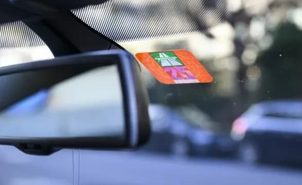Shoferët zviceranë paralajmërohen për mashtrimet me vinjetat elektronike në autostradë