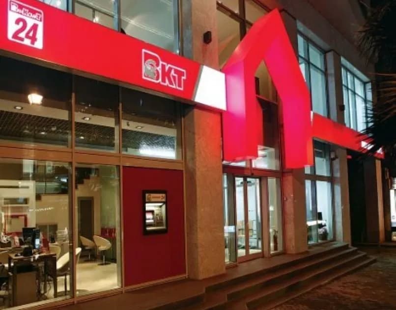 Thyhet sistemi i sigurisë në BKT/ Qytetarëve të Shqipërisë u zbrazen paratë nga kartat