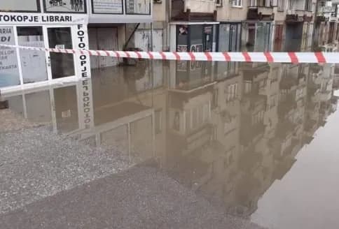Vërshimet në Fushë Kosovë, Mjeku: Shtatë familje janë evakuuar