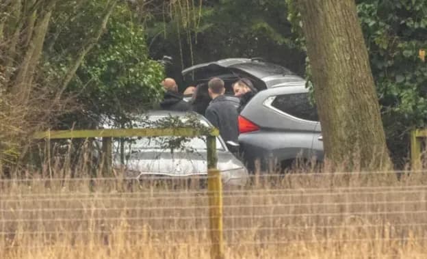 Arrestimi i vëllait të Mbretit Charles, dalin pamjet, Policia para shtëpisë së Andrew në Sandringham