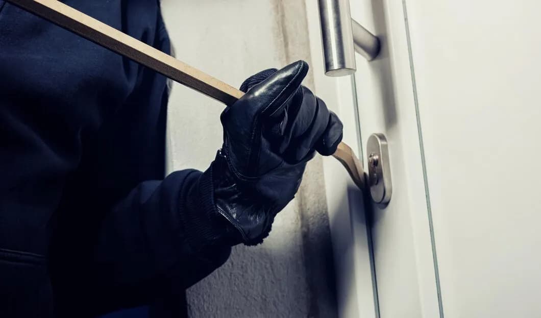 Arrestohen tre persona të dyshuar për vjedhje në Marec të Prishtinë
