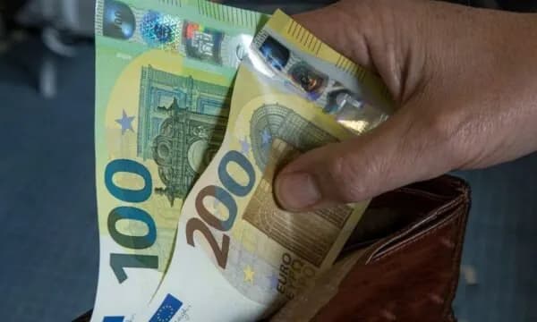 Borxhi në banka, mbi 600 milionë euro mbitërheqje nga qytetarët dhe bizneset