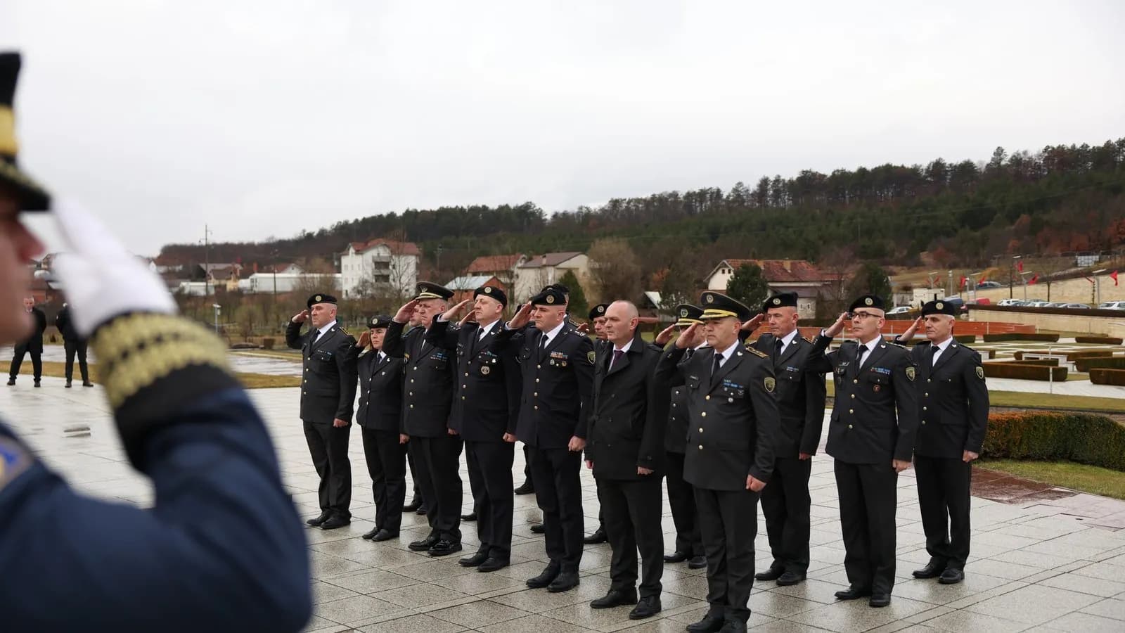 FSK në Prekaz, nderon me përulësi dhe krenari sakrificën e familjes Jashari