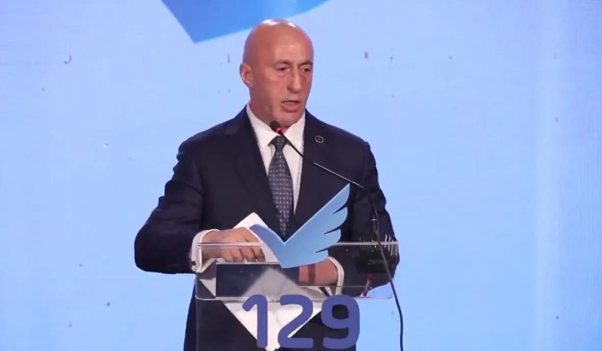 “Gati më dolën lotët” – Haradinaj flet për momentin kur i njoftoi bashkëpartiakët për vendimin e tij