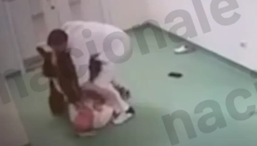 Grushte e përplasje përtoke, publikohen pamjet e përleshjes fizike mes dy kirurgëve në QKUK