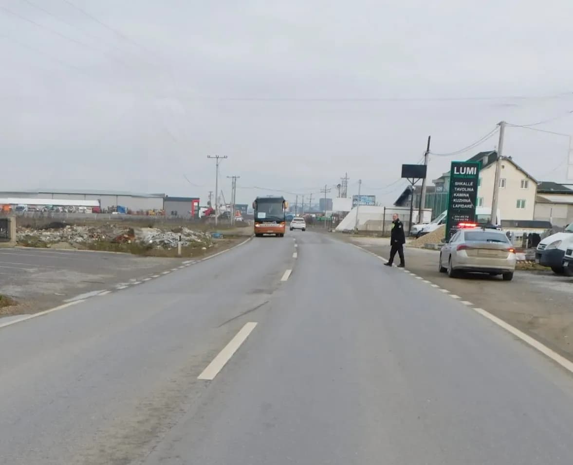 Identifikohet e arrestohet shoferi që goditi këmbësorin në Shtime dhe u largua nga vendi i ngjarjes