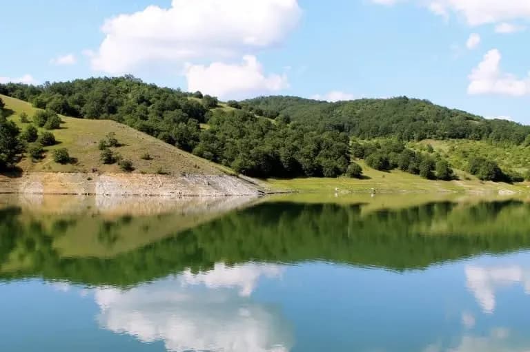 IKShPK: Uji nga Liqeni i Badocit është i sigurt për pije