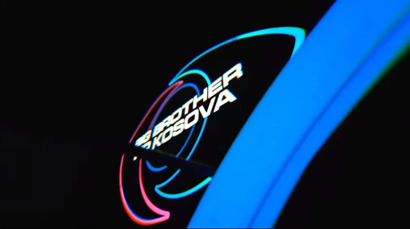 Klodi i hidhet në përqafim Elijonës, kjo është arsyeja