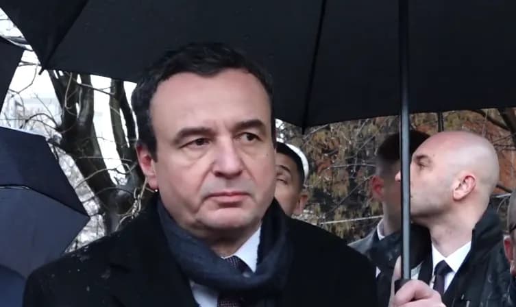 Kurti uron 18 vjetorin e pavarësisë: Sot festojmë, por edhe nderojmë rezistencën paqësore dhe luftën e drejtë të UÇK-së