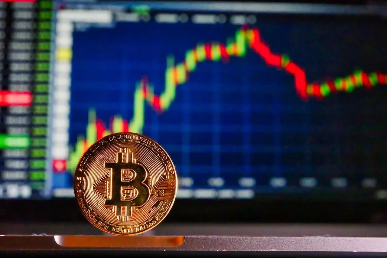Miliarderë për pak minuta, shpërndahen gabimisht mbi 40 miliardë euro në Bitcoin