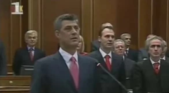 Momenti historik kur Hashim Thaçi shpalli Pavarësinë e Kosovës