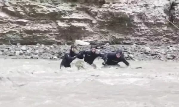 Pas disa orësh shpëtohet 22-vjeçari që u bllokua në kanionet e Osumit, i shkoi në ndihmë RENEA-s për gjetjen e 42-vjeçarit