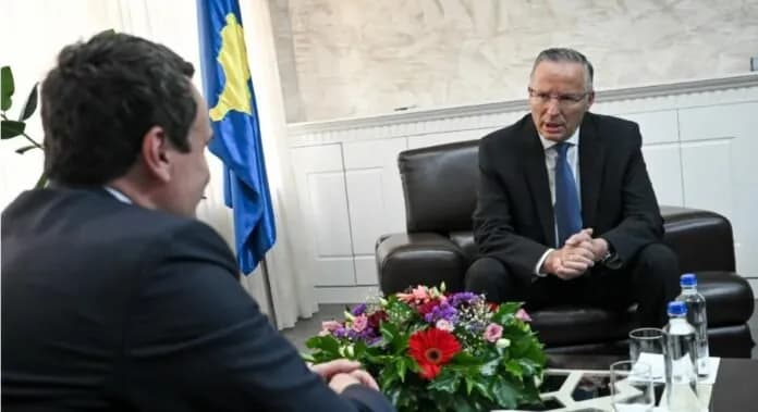 Përfundon takimi Kurti–Hamza, PDK mban konferencë për media
