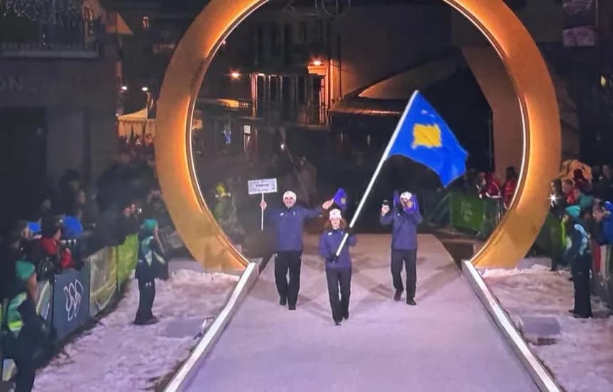 Skitarët e Kosovës parakalojnë në ceremoninë e Olimpiadës dimërore