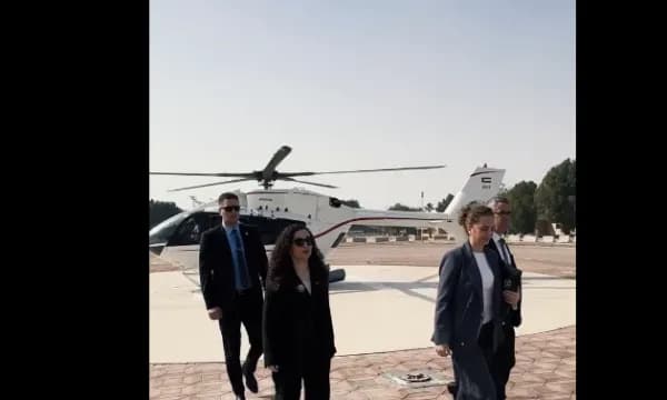 Vizita në Emirate, Osmani ndanë pamje teksa fluturon me helikopter mbi “Ishujt Palmë”