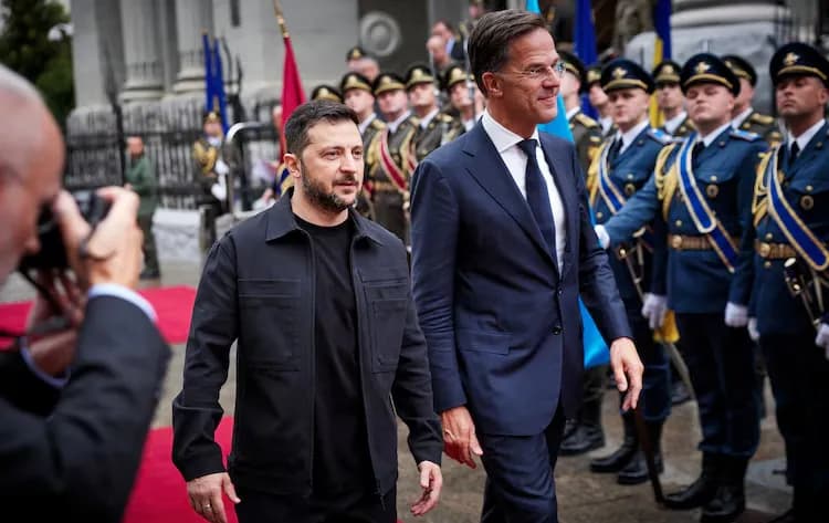 Vizitë surprizë në Kiev: Mark Rutte takohet me Zelenskin pas sulmeve ruse