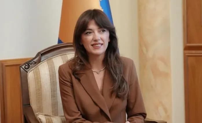 7 Marsi, Haxhiu: Mësuesit formojnë brezat që do ta zhvillojnë Republikën