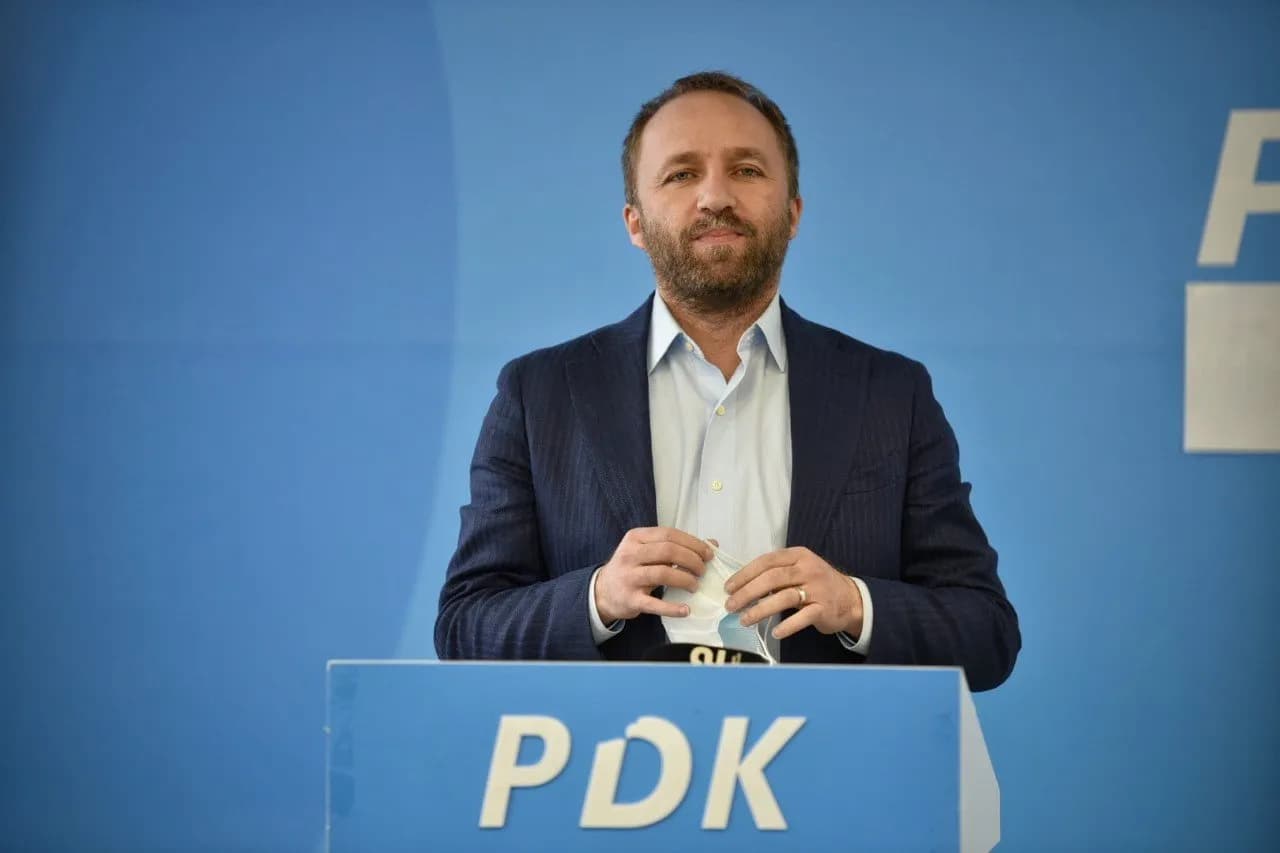 Abelard Tahiri pas vizitës në Hagë: Thaçi i fortë dhe krenar, presim ta takojmë së shpejti në liri