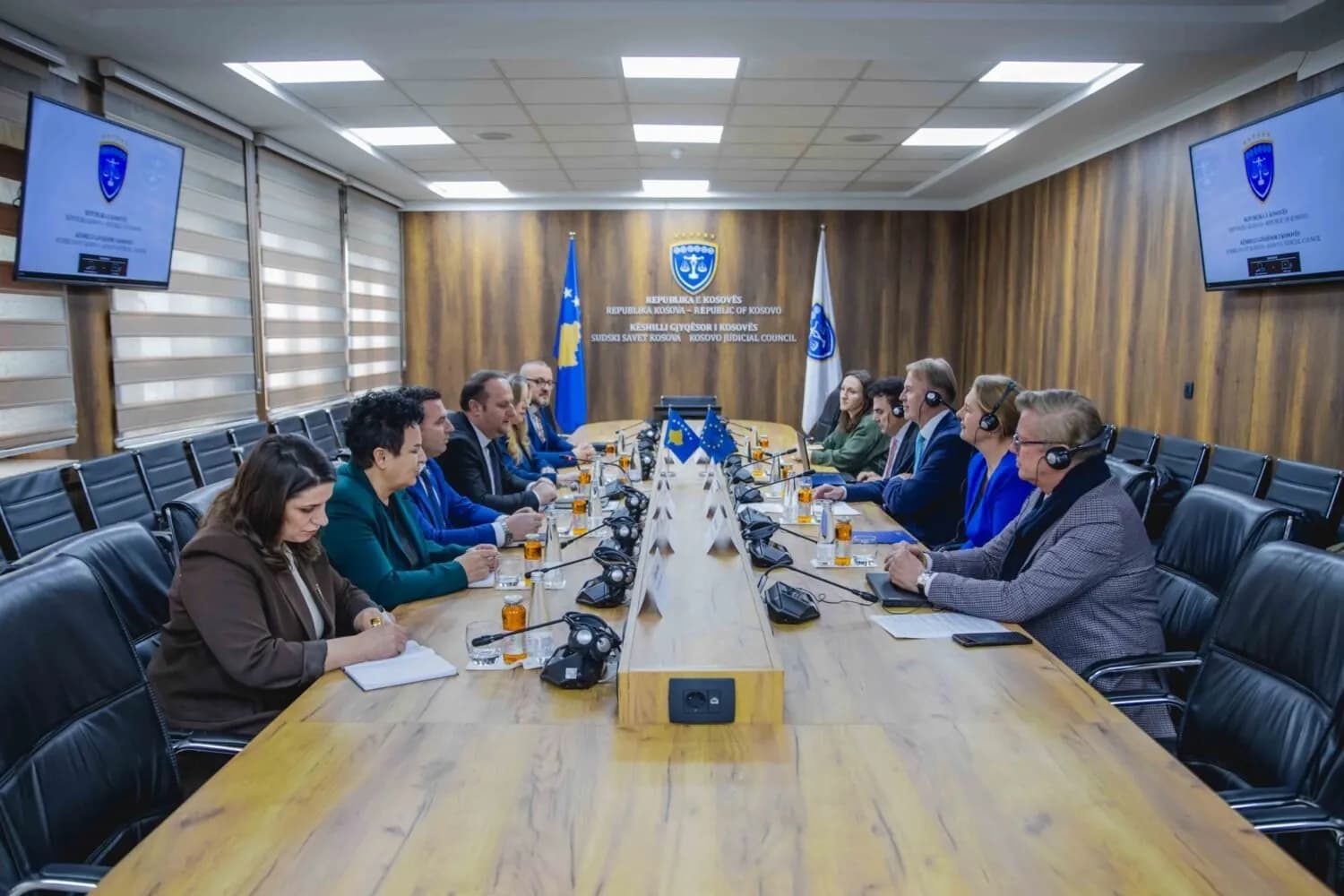 Ambasadori i BE-së në Kosovë takim me Zogaj nga KGJK: BE-ja do të vazhdojë të mbështesë reformën gjyqësore
