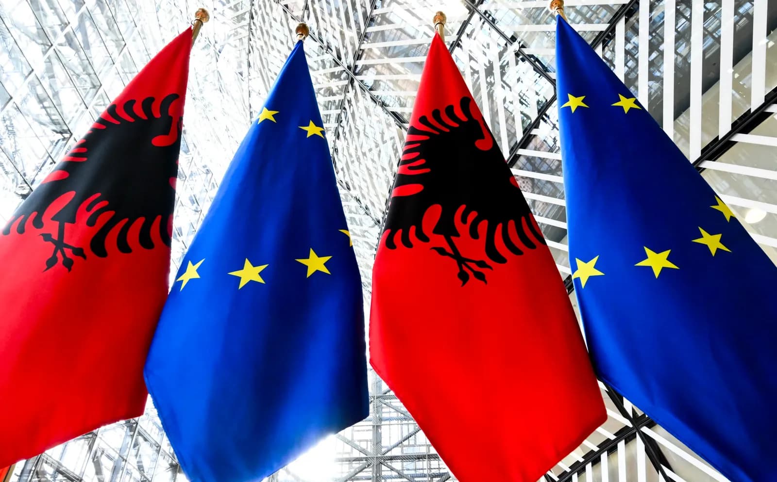 BE reagon pas rrëzimit të kërkesës së SPAK për Ballukun: Lufta ndaj korrupsionit është thelbësore për integrim