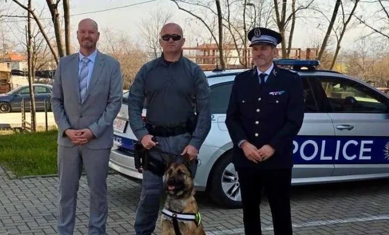 Çertifikohen dy qenë policorë në kampin policor në Vrellë