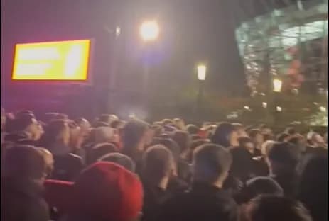 E pazakontë, tifozët shqiptarë mbetën jashtë stadiumit në Varshavë