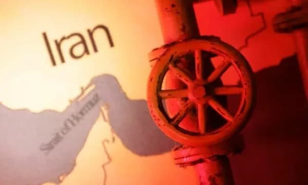 Gardat Revolucionare të Iranit u thonë anijeve se kalimi nëpër Ngushticën e Hormuzit “nuk lejohet”