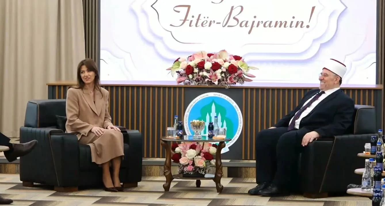 Kryekuvendarja Haxhiu uron Bajramin: Kjo festë na mëson si ta ndajmë me të tjerët mirësinë