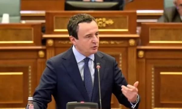 Kurti në kërkesën dërguar Kushtetueses: Presidentja i takoi partitë për datën e zgjedhjeve, rreziku është i menjëhershëm dhe real