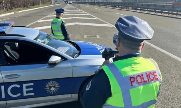 Mbi 2 mijë e 400 gjoba trafiku për 24 orë, Policia njofton për mbi 40 aksidente