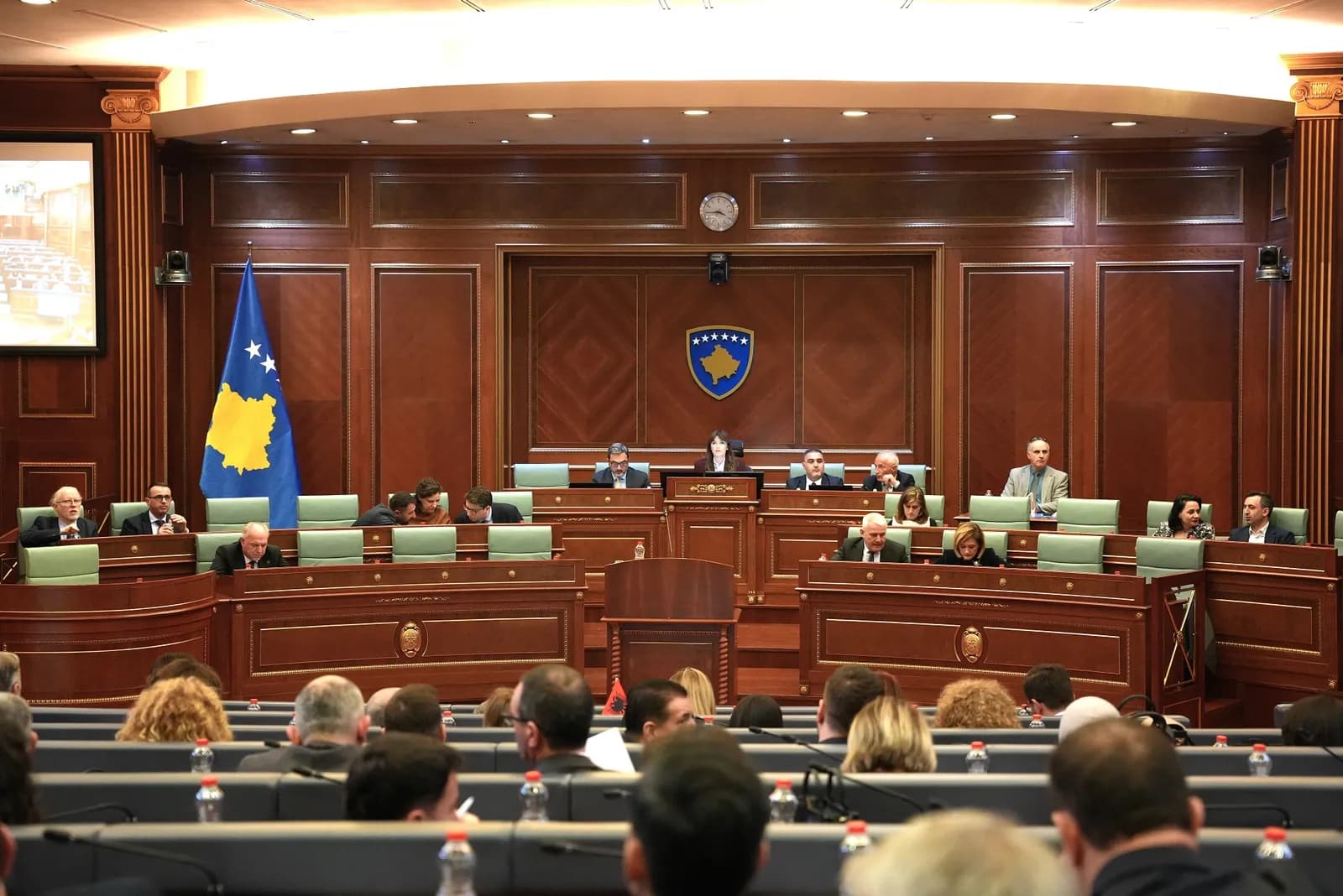Orët vendimtare: Zgjedhje e presidentit apo zgjedhje të reja