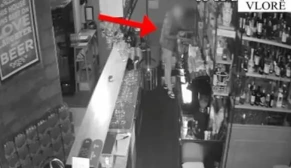 Pejani shkon në Vlorë dhe tenton ta vjedhë një furgon, Policia e Shqipërisë publikon pamjet