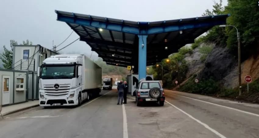 Policia ndalon shtetasen e Serbisë në Jarinje për dokumente të falsifikuara