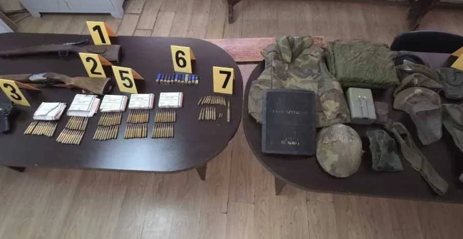 Policia në veri gjen armë dhe municion në një shtëpi të braktisur në Leposaviq