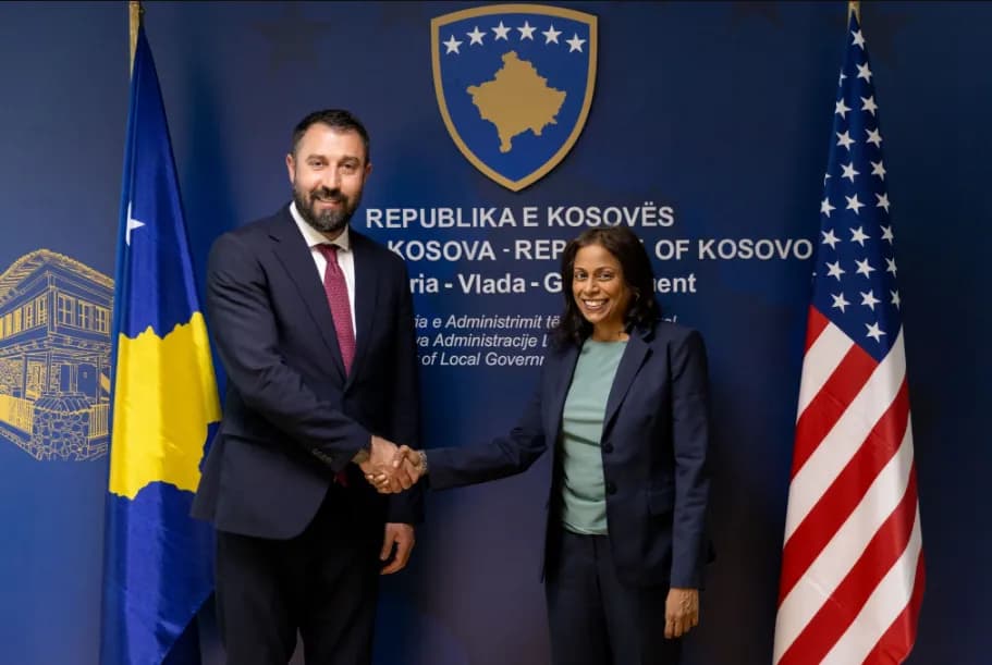 Prattipati takon ministrin Krasniqin, ambasada tregon çka u bisedua