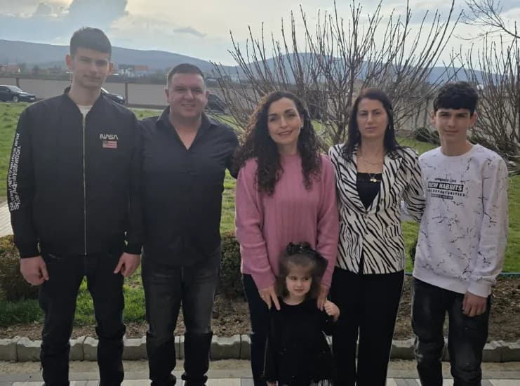 Presidentja Osmani sot ishte për vizitë edhe te familja Humolli