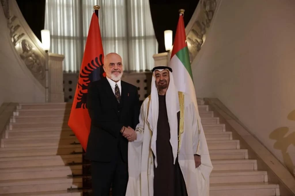 Sulmet e Iranit, Rama bisedë telefonike me Presidentin e Emirateve të Bashkuara