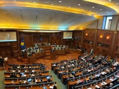 Zhvillimet rreth ekspozitës, kush janë deputetët që po kërkojnë takim urgjent me Hotin?