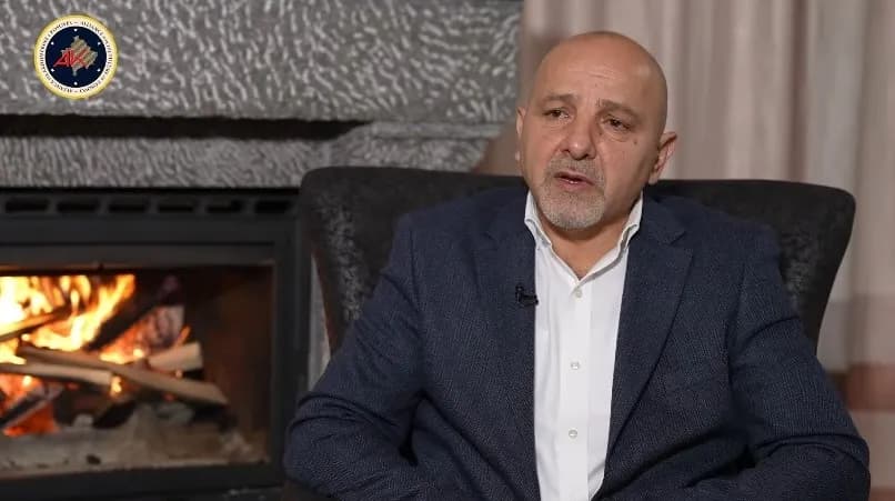 Afaristi Ahmetaj: Kurti dhe qeveria e tij po punojnë kundër Kosovës, ndërsa shpëtimtar është Haradinaj